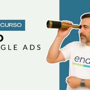 Persona presentando micro curso de SEO