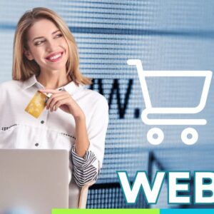 Mujer con una tarjeta de credito en la mano frente a un lapop, preparndose para comprar online