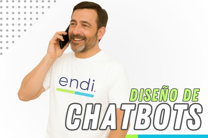ejecutivo hablando con un chatbot por telefono