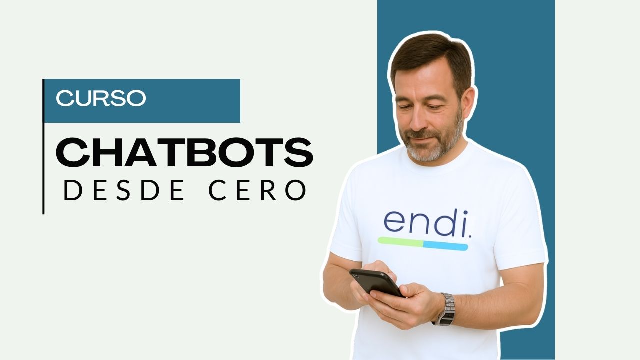 HMBRE REVISANDO SU TELEFONO, BUSCANDO UN CURSO DE CHATBOT ONLINE