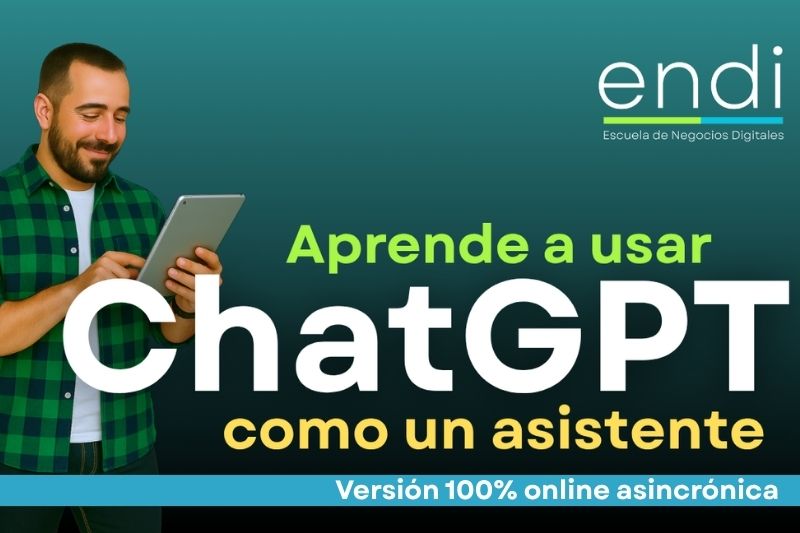 hombre con un ipad, buscando cursos de capacitacion online