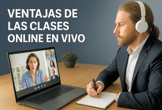 Hombre con audifonos escuchando una clase online en vivo, tiene en frente su computador