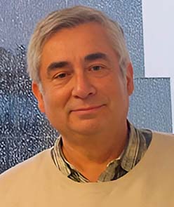 Imagen de un profesor de curso online en vivo
