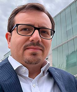 Imagen de un profesor de curso online en vivo
